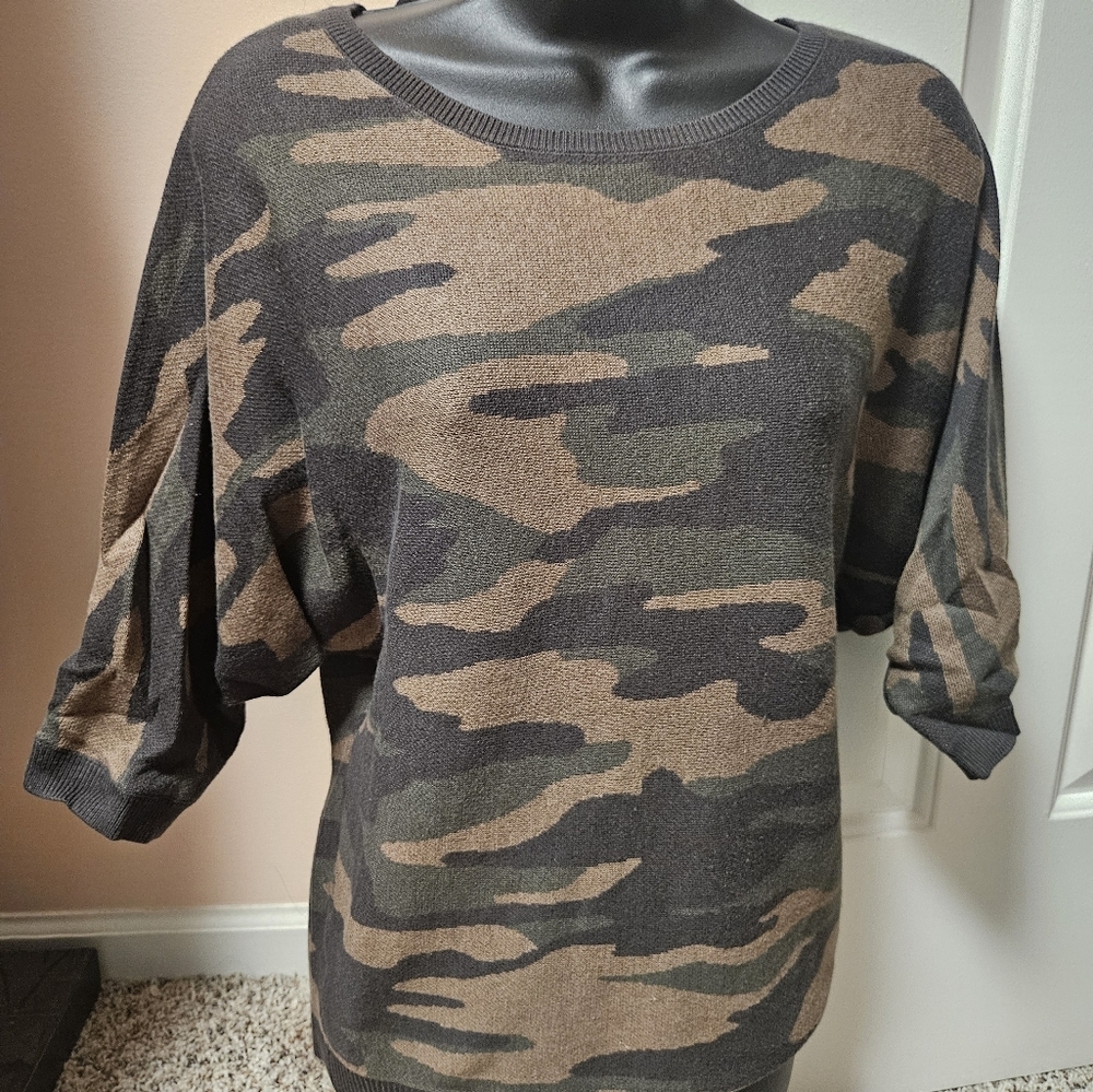 Trendy Camouflage Knit Sweater By New York & Company